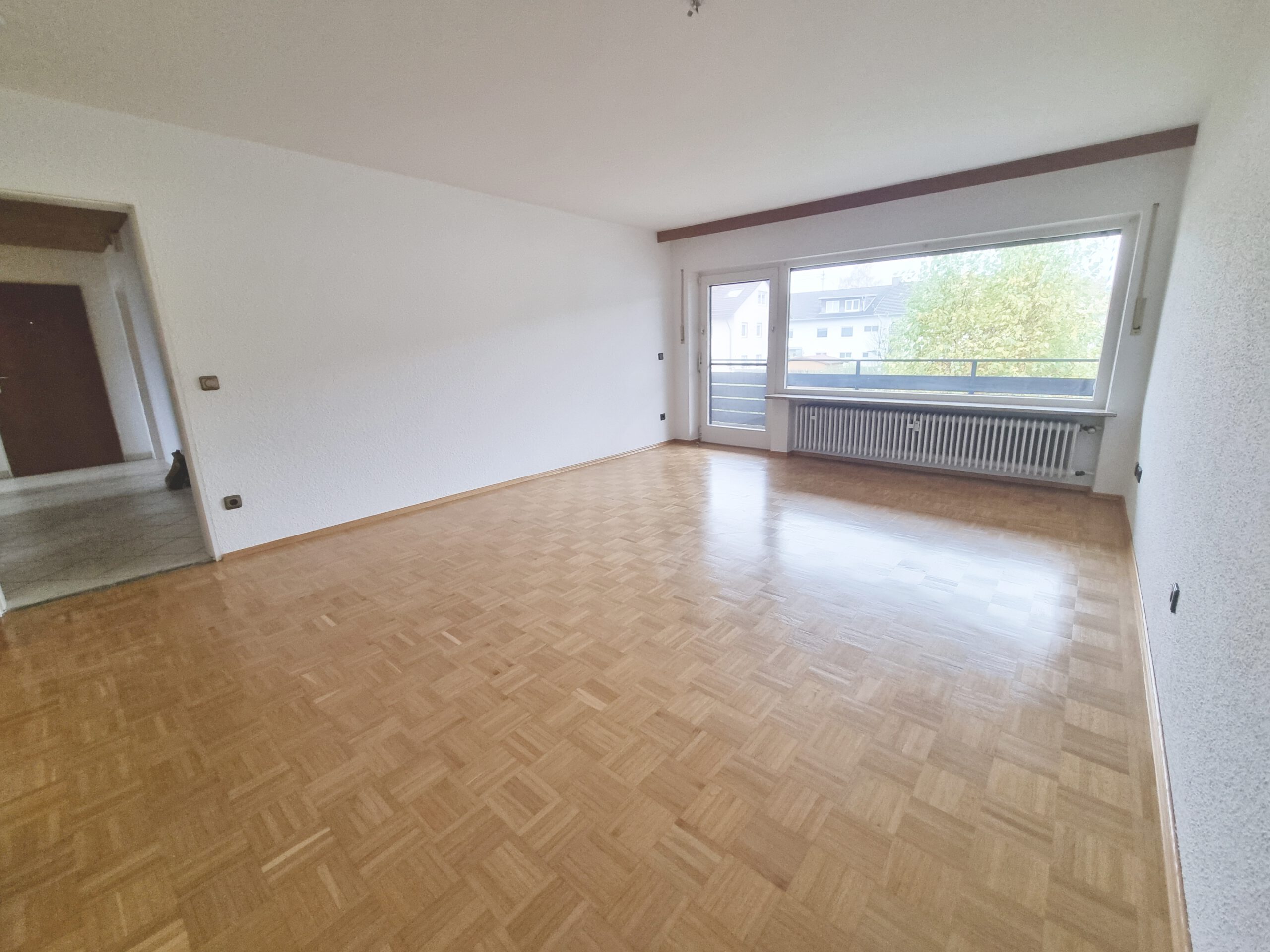 Helle 3 Zimmer  Wohnung mit sonnigem Südbalkon